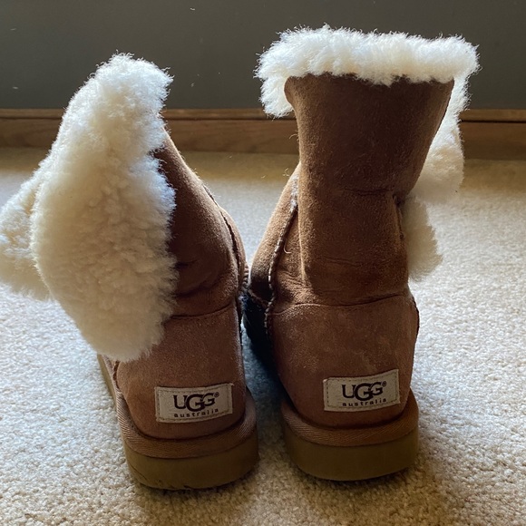 button  Uggs - Picture 3 of 6